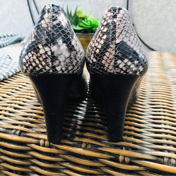 Tory Burch Brown Multi Snake Print Raleigh Wedges Sz 7.5M - Picture 10 of 12